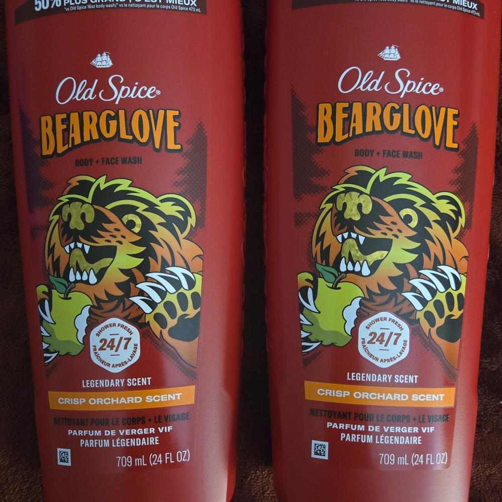 Old Spice Bearglove Body + Face Wash - Crisp Orchard Scent (Red)